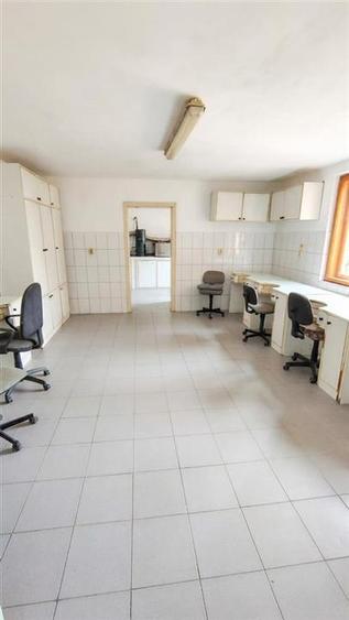Casă cu 6 camere cu Teren 249 Mp în Rogerius