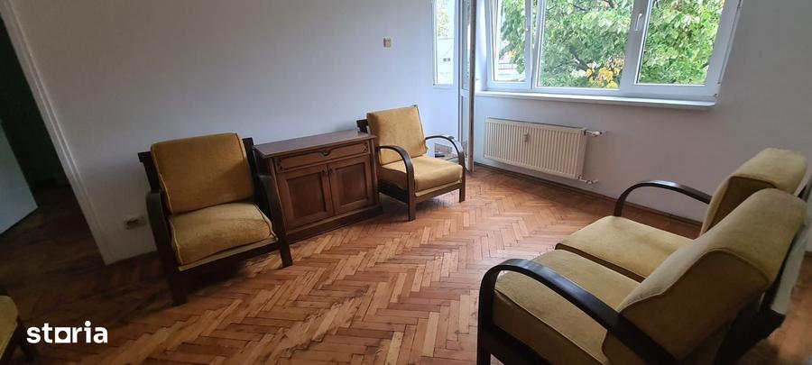 Apartament cu 3 camere semidecomandat în Giulești
