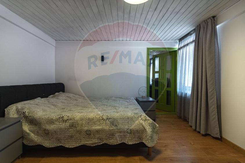 Apartament cu 3 camere nedecomandat, mobilat în Schei