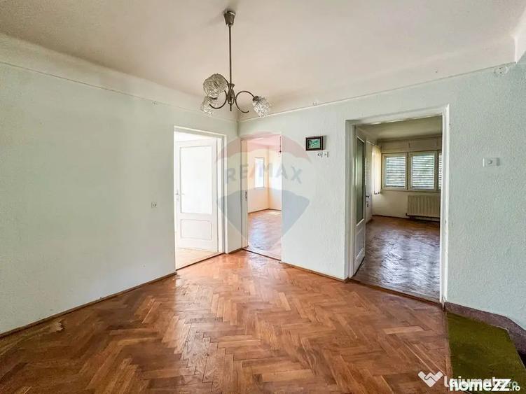 Casă cu 4 camere cu Teren 1145 Mp în Central
