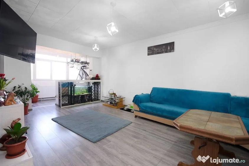 Apartament cu 4 camere decomandat în Central