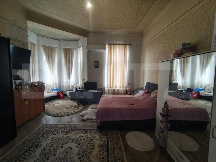 Apartament cu 5 camere decomandat, mobilat în Central