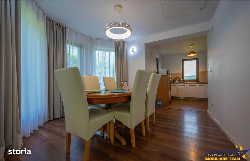 Casă cu 9 camere decomandat cu Teren 1750 Mp în Central