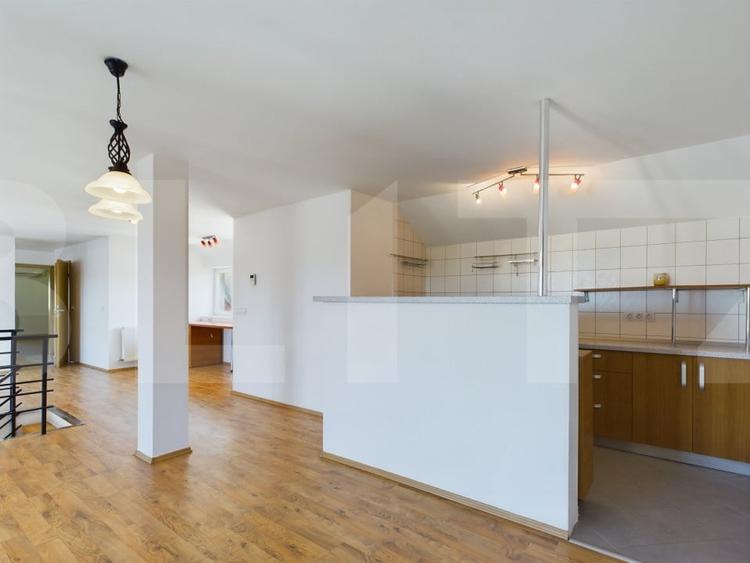Apartament cu 4 camere semidecomandat, mobilat în Girocului — fotografia 3