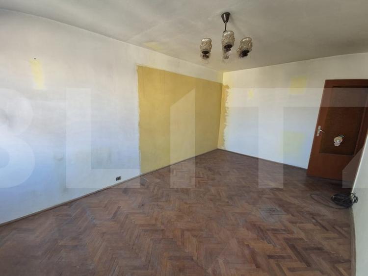 Apartament cu 3 camere decomandat în Complex Studențesc