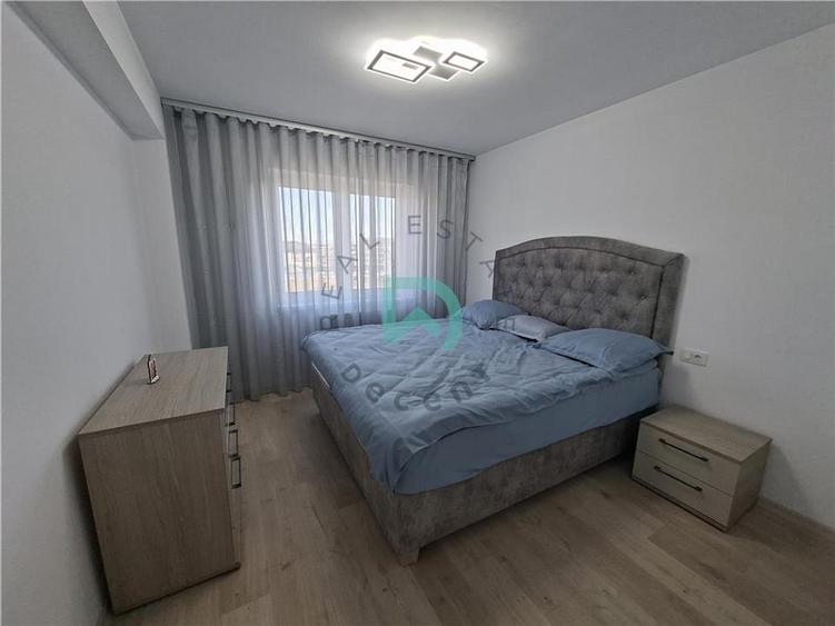 Apartament cu 3 camere decomandat în Tractorul