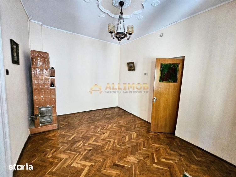 Casă cu 4 camere semidecomandat cu Teren 274 Mp în Ana Ipătescu