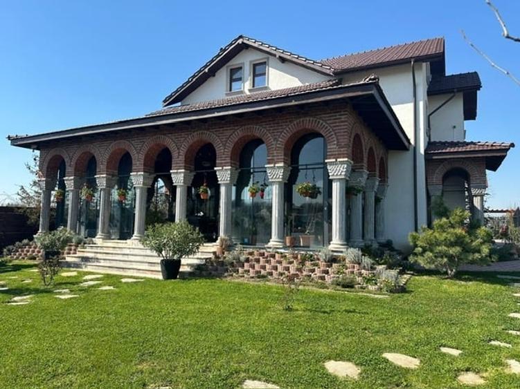 Casă individuală cu 8 camere cu Piscina în Corbeanca