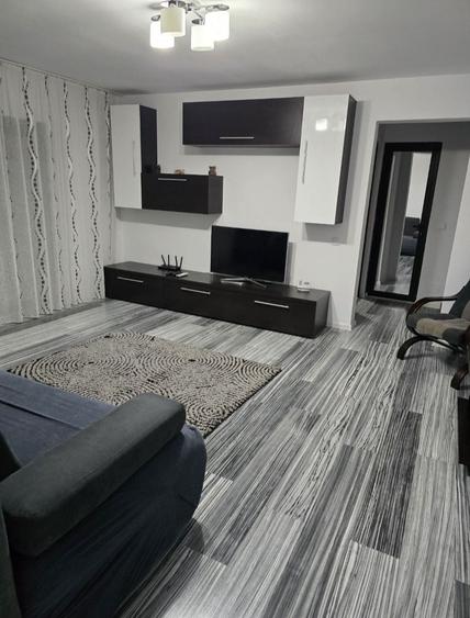Apartament cu 2 camere semidecomandat în Unirii Sud
