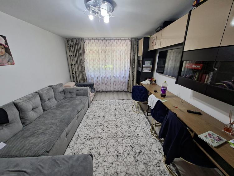 Apartament cu 3 camere decomandat în Frumoasa