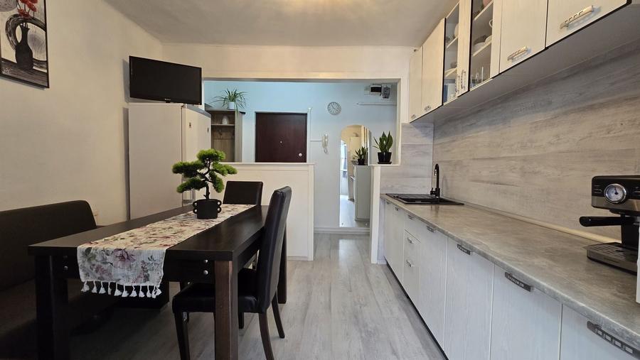 Apartament cu 2 camere decomandat în Central