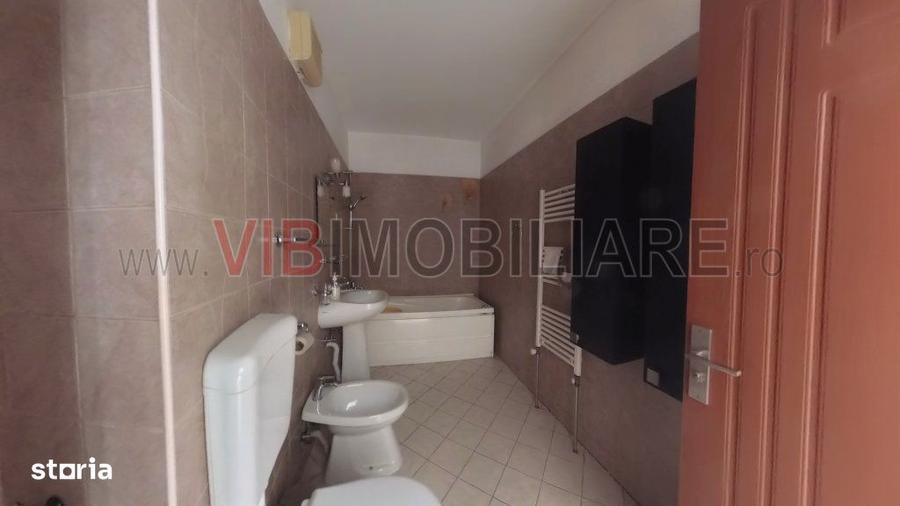 Apartament cu 2 camere semidecomandat, mobilat în Decebal