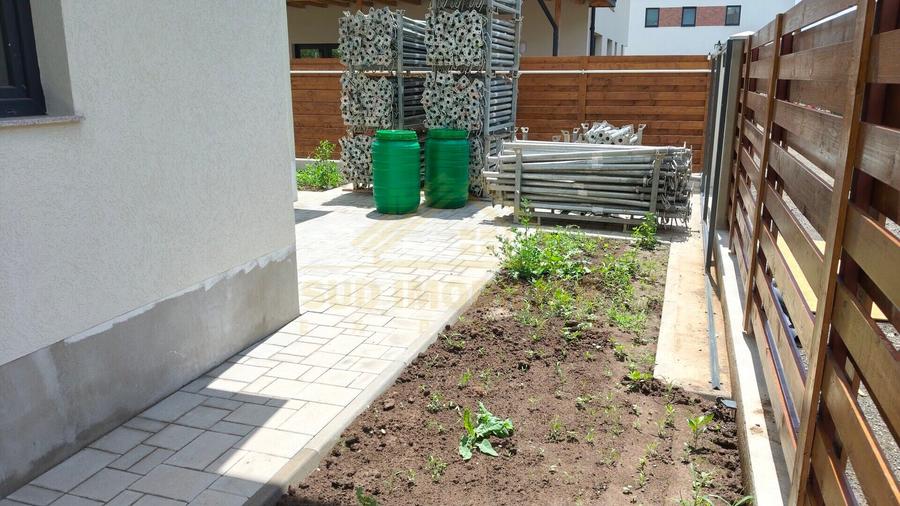 Casă individuală cu 5 camere cu Canalizare în Central