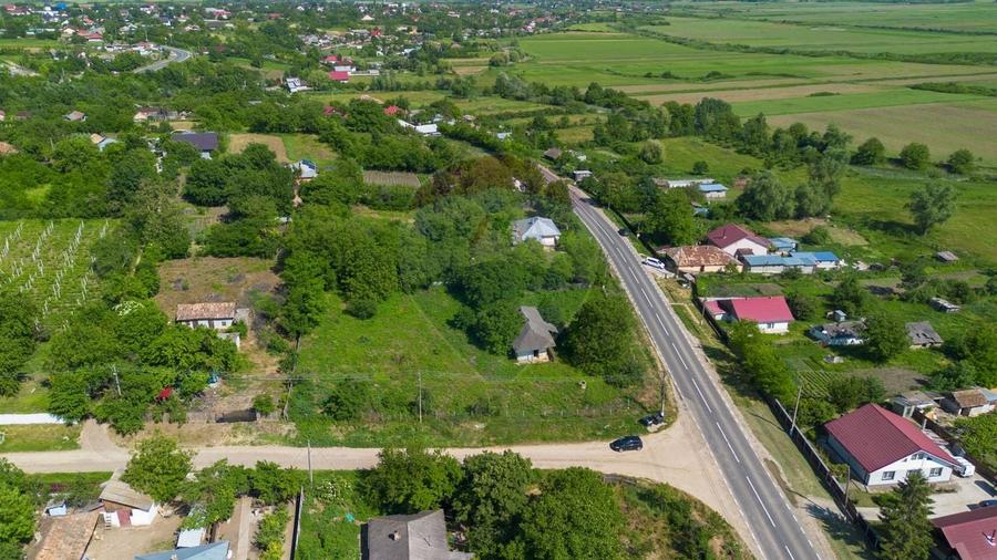 Teren Construcții intravilan de 2421 mp, în Todirești