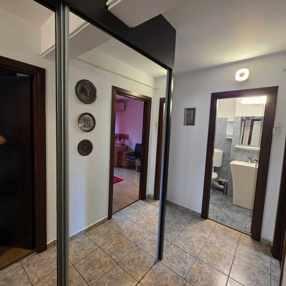 Apartament cu 3 camere decomandat, mobilat în Drumul Sării