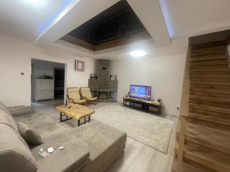 Casă cu 4 camere în Central