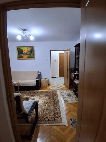 Apartament cu 2 camere semidecomandat în Podu Roș
