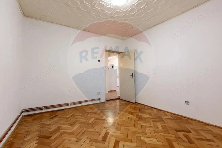Apartament cu 3 camere decomandat în Central