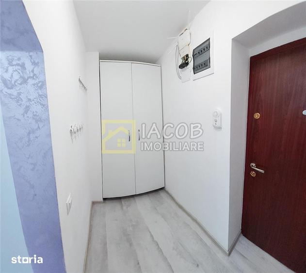 Apartament cu 3 camere decomandat în Izvoare