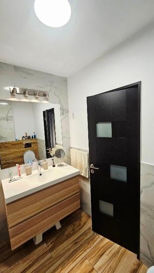 Apartament cu 4 camere decomandat, mobilat în Zăvoi