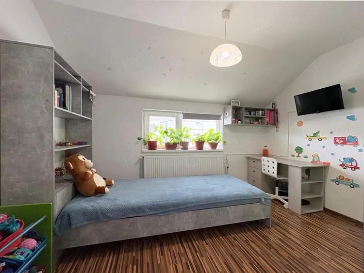 Casă cu 5 camere cu Teren 249 Mp în Valu lui Traian