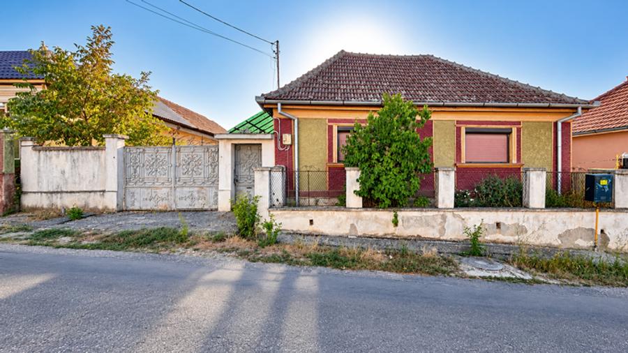 Casă individuală cu 4 camere cu Canalizare în Cordău