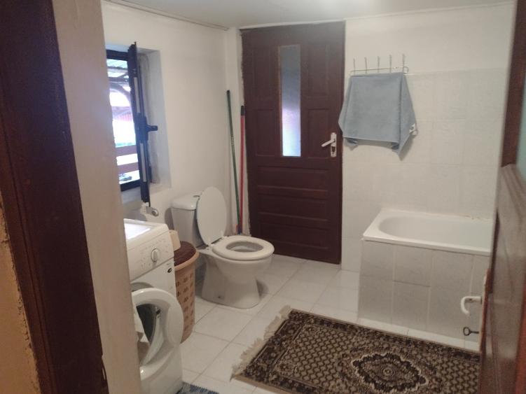 Casă individuală cu 4 camere cu Teren 1800 Mp în Comănița