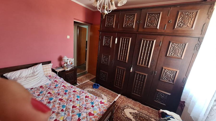 Apartament cu 3 camere semidecomandat în Titan