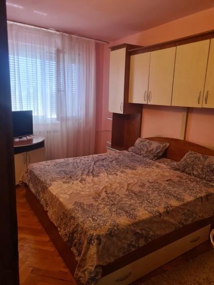Închiriez apartament cu 3 camere, în zona Cantemir - 8