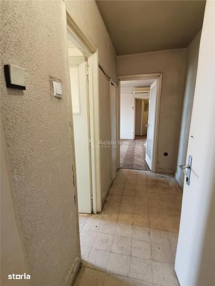 Apartament cu 3 camere decomandat în Tei