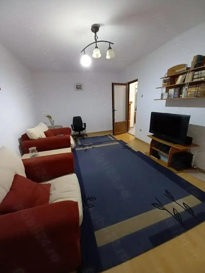 Apartament cu 4 camere decomandat în Central