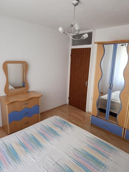 Apartament cu 3 camere semidecomandat în Titan