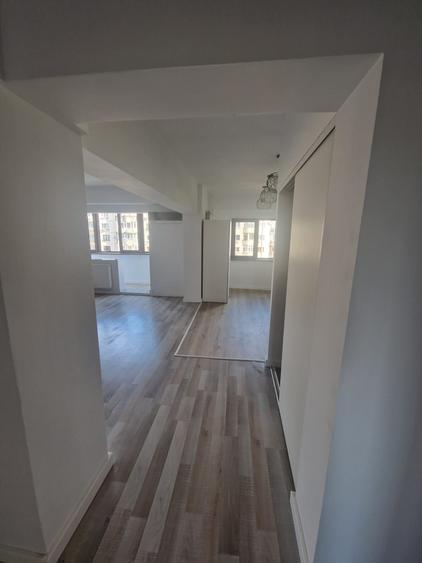 Apartament cu 3 camere în Tineretului
