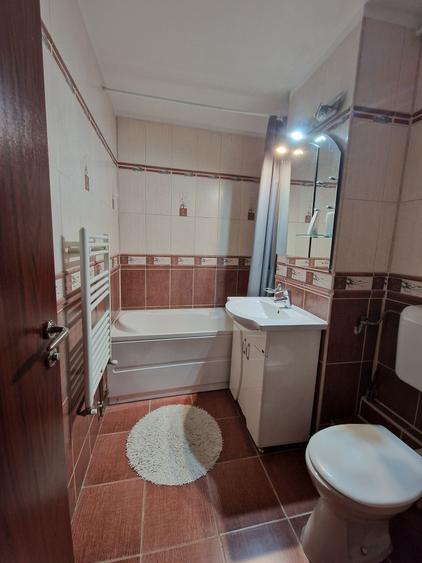 Apartament cu 3 camere decomandat în Aradului