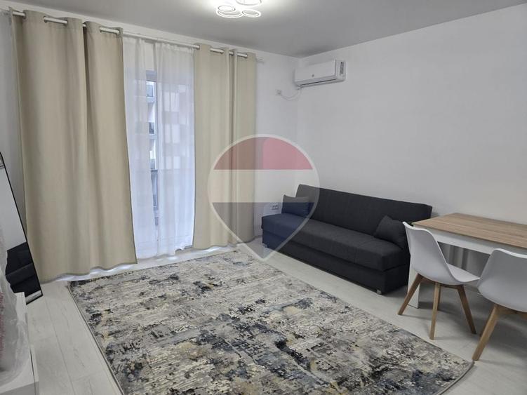 Apartament cu 2 camere semidecomandat, mobilat în Apărătorii Patriei