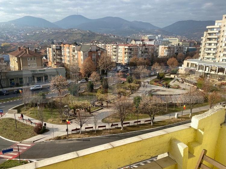 Apartament cu 3 Camere – Priveliște Panoramică, Bulevardul Decebal - 1