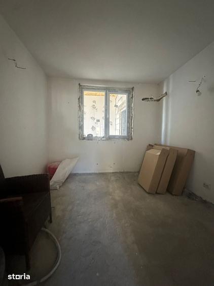 Casă cu 6 camere cu Teren 467 Mp în Crevedia