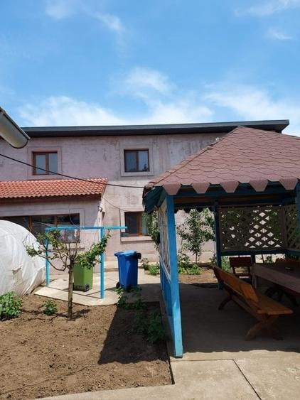 Casă individuală cu 4 camere cu Canalizare în Lazu