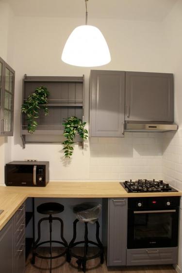 Apartament cu 4 camere semidecomandat în Cișmigiu