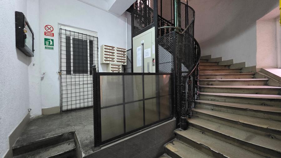 Apartament cu 4 camere semidecomandat în Universitate