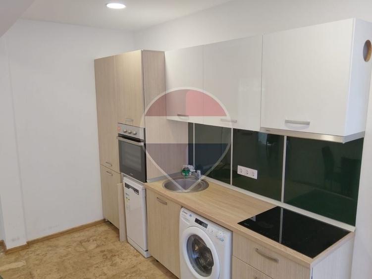 Apartament cu 3 camere, mobilat în Central