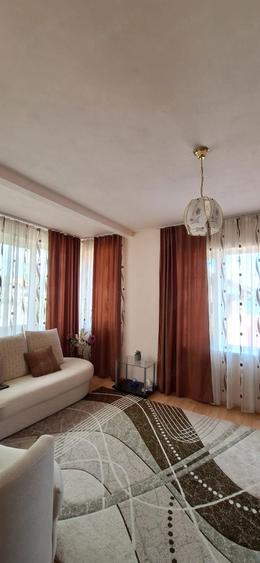 Casă cu 4 camere cu Teren 270 Mp în Central