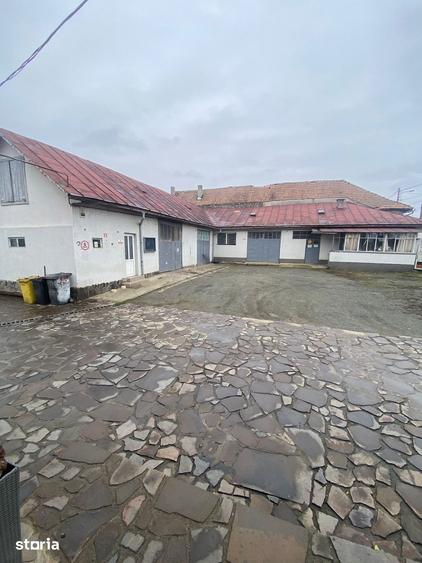 Casă cu 4 camere cu Teren 1600 Mp în Central