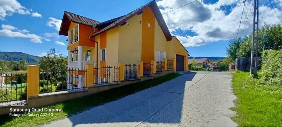 Casă cu Teren 3100 Mp în Bujoreni