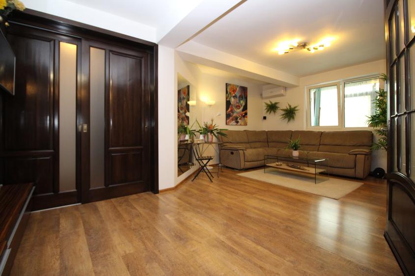 Apartament cu 4 camere semidecomandat în Titan