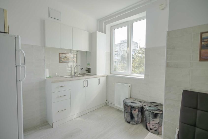 Apartament cu 3 camere semidecomandat în Ultracentral