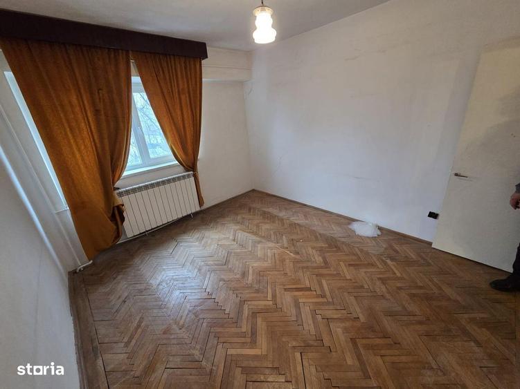 Apartament cu 4 camere decomandat în Central