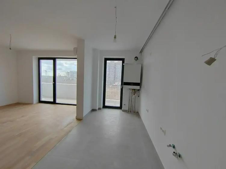 Apartament cu 3 camere decomandat în Sisești