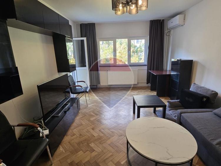 Apartament cu 2 camere decomandat, mobilat în Sebastian