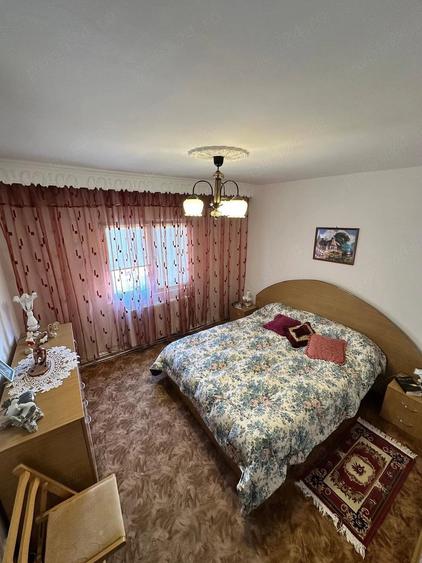 Apartament cu 3 camere decomandat în Coman